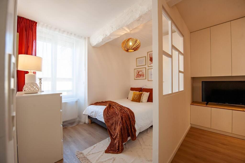 Le Cocoon - Appartement Dans Maison Du Xviieme Siecle Fougères Zewnętrze zdjęcie